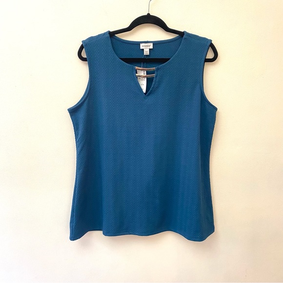 Avenue Tops - Avenue teal zig zag textured sleeveless keyhole opening top size 14